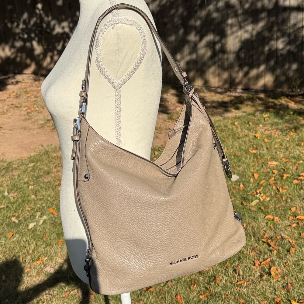 Michael Kors Bedford large belted taupe leather shoulder bag - Picture 2 of 14